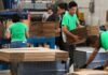 SE SOLICITAN OPERARIOS/AS DE TAREAS GENERALES (RUBRO PAPELERO), TURNOS ROTATIVOS. BUEN SUELDO, INGRESO INMEDIATO Operarios de Tareas Generales Rubro Papelero empresa de carton corrugado en argentina General Tasks Workers Paper Industry Corrugated Cardboard Company in Argentina
