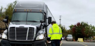 SE SOLICITA CONDUCTOR/A DE TRÁILER PARA MATADERO INDUSTRIAL (MÍNIMA EXPERIENCIA). CONTRATO INDEFINIDO, DIETAS CUBIERTAS Y 14 PAGAS ANUALES Conductor de Trailer en España Empleo en Alicante Chófer para Matadero Industrial Trailer Driver in Spain Employment in Alicante Driver for Industrial Slaughterhous