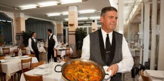 SE SOLICITA CAMARERO/A PARA RESTAURANTE (5 DÍAS A LA SEMANA), INGRESO INMEDIATO. BUEN PAGO Camarero en España Personal para restaurante en España empleo de atención al público en España Waiter in Spain Restaurant staff in Spain Customer service jobs in Spain