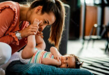 SE BUSCA NIÑERA PARA FAMILIA PARTICULAR EN MISSISSAUGA, ONTARIO (SECUNDARIO Y 1 AÑO DE EXPERIENCIA), 40 HORAS SEMANALES. PAGO DE $21 POR HORA Niñera Cuidado de bebe empleo de niñera Nanny, Babypflege Nanny-Job Tata Cura del bambino Nanny Baby care Nanny job without experience