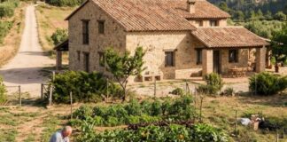 SE PRECISA PAREJA DE GUARDESES PARA VIVIR Y GESTIONAR EL MANTENIMIENTO DE UNA FINCA (EXPERIENCIA VALORABLE), EXCELENTE SALARIO Pareja de Guardeses en España Marriage staff couple farmers Farm workers spain jobs Empleos en España Empleos Urgentes