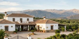 SE NECESITA MATRIMONIO INTERNO/GUARDESES PARA FINCA. SALARIO 1.500 € MENSUALES (14 PAGAS AL AÑO) + BENEFICIOS Y ALOJAMIENTO Matrimonio interno de guardeses en España finca en España Cuidado de Finca en España Empleos Urgentes