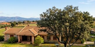 SE SOLICITA MATRIMONIO DE GUARDESES PARA FINCA (MÍNIMA EXPERIENCIA), SALARIO 1.600 € AL MES + VIVIENDA CON SERVICIOS PAGOS Y VEHÍCULO Guardeses matrimonio de guardeses en España Empleos en Madrid arriage staff personal para finca farm workers spain jobs Empleos Urgentes